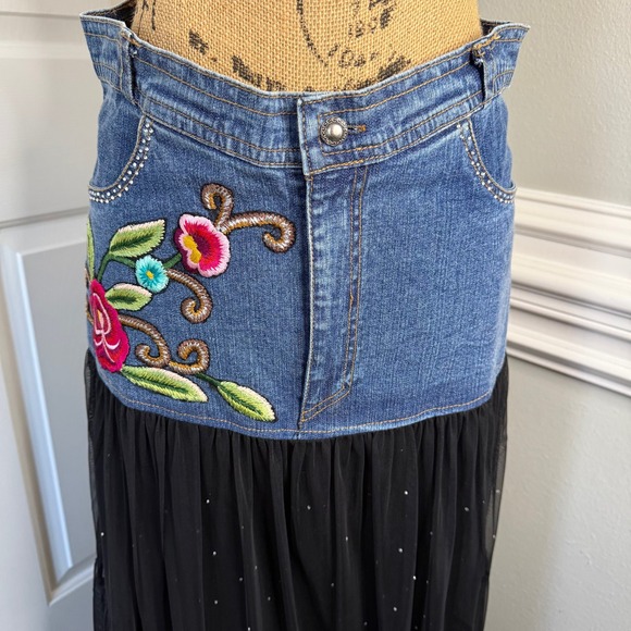 Vintage Collection Embroidered Denim 2pc Set Jacket Skirt Rhinestone Size M EUC - Picture 9 of 16